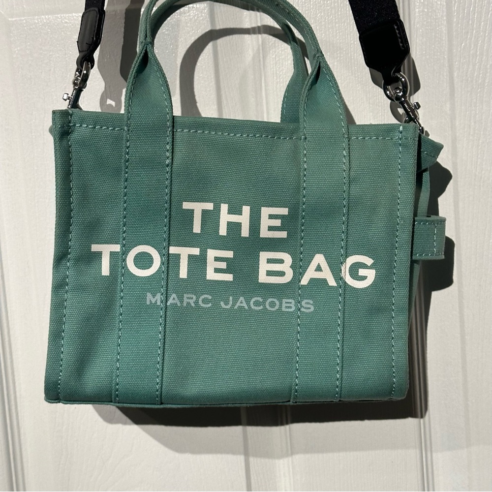 The tote bag turquoise